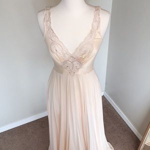Silky nightgown. Cream/light peach color